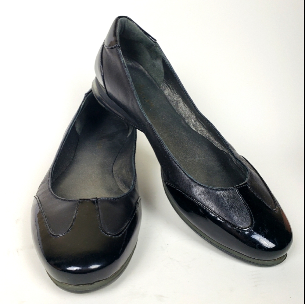 VGUC Cole Haan Black Leather Comfort Flats, 7